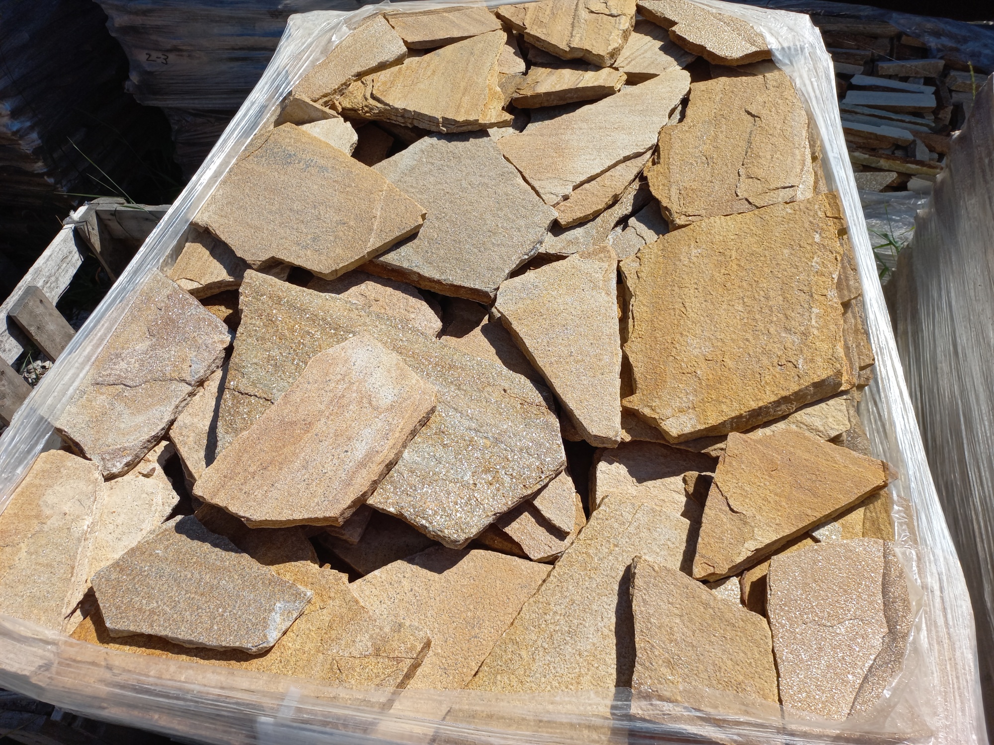 Плитняк златолит жёлтый золотистый для фасада 1,5-3см купить в Белгороде