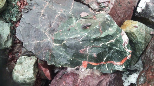 Гигантские зелёные валуны для ландшафтного дизайна весом более 5 тонн купить в Белгороде