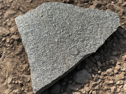 Плитняк златолит Уральский для цоколя, отмостки купить в Белгороде