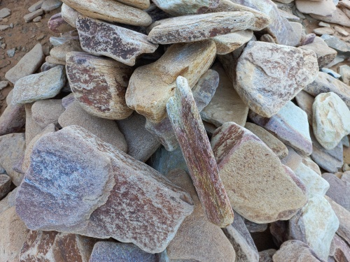 Златолит жёлтый, жёлто-зелёный глыбки и валуны для ланшафтного дизайна купить в Белгороде