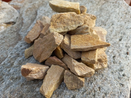 Златолит жёлтый декоративная каменная крошка купить в Белгороде