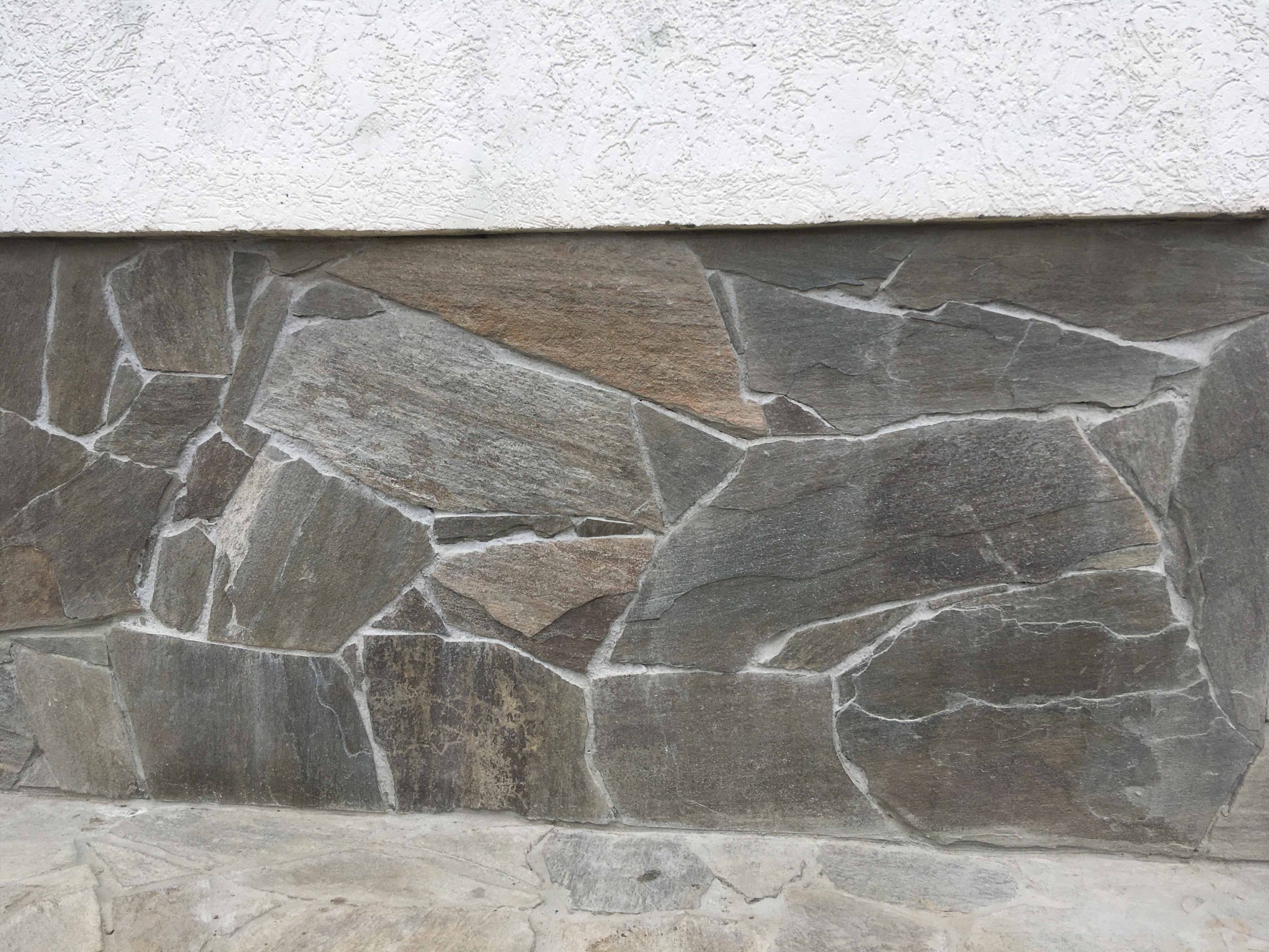 Плитняк златолит Уральский для цоколя, отмостки купить в Белгороде