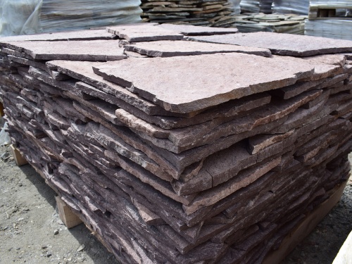 Плитняк лемезит бордовый для облицовки цоколя 20-25 мм  купить в Белгороде