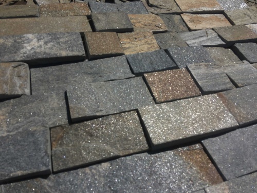 Плитка пилёная златолит Уральский для цоколя, отмостки купить в Белгороде