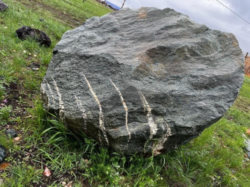 Гигантские зелёные валуны для ландшафтного дизайна весом более 5 тонн купить в Белгороде