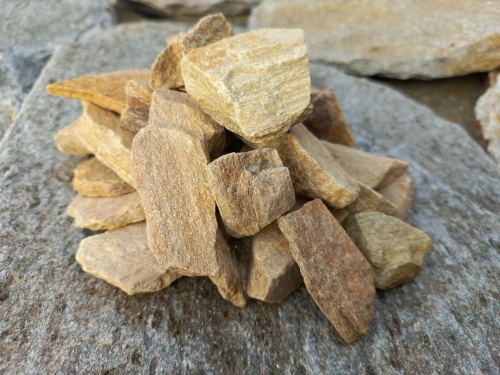 Златолит жёлтый декоративная каменная крошка купить в Белгороде