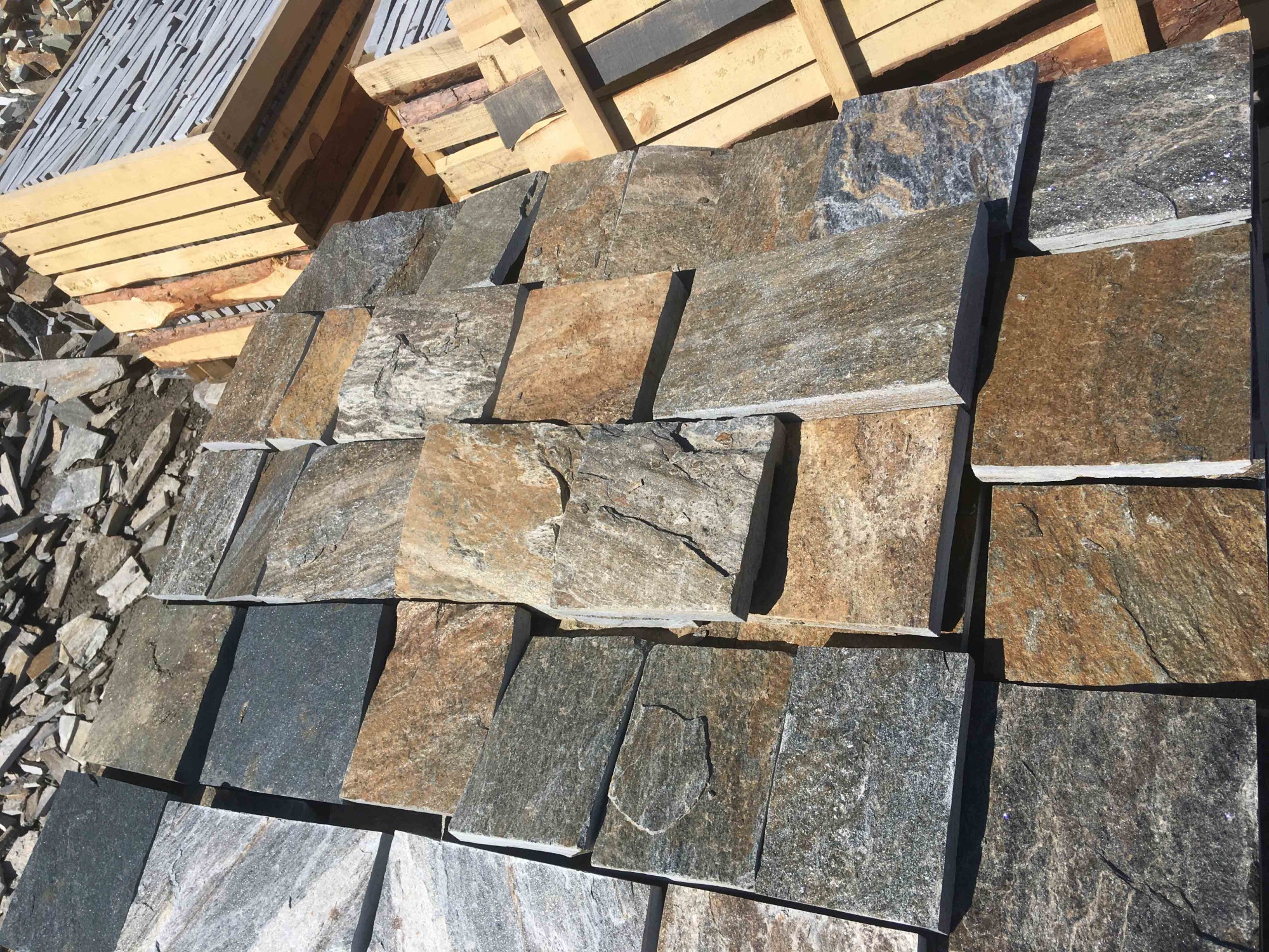 Плитка пилёная златолит Уральский для цоколя, отмостки купить в Белгороде