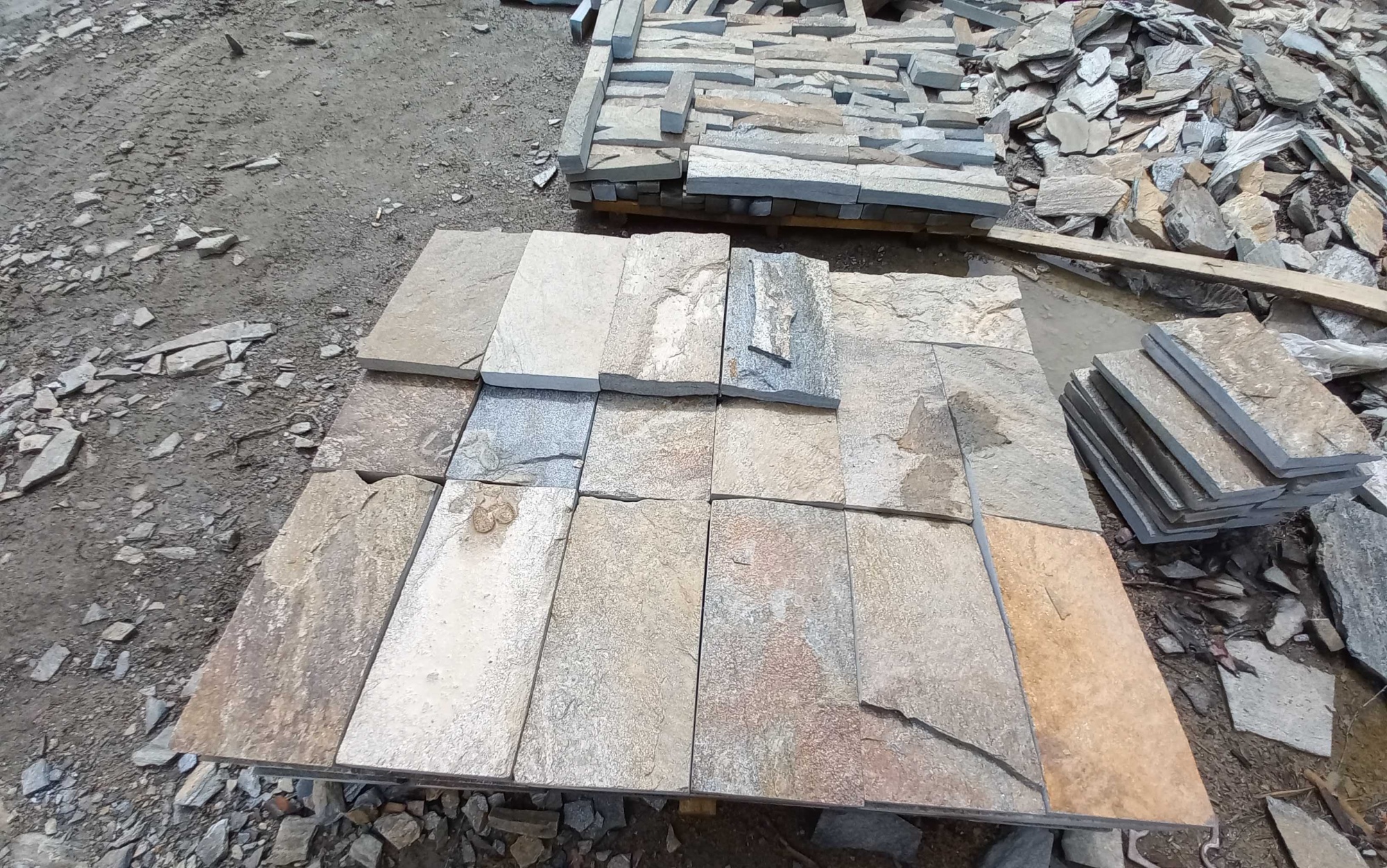 Плитка пилёная златолит Уральский для цоколя, отмостки купить в Белгороде