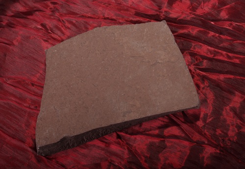 Плитняк лемезит бордовый для цоколя 1,5-2 см купить в Белгороде