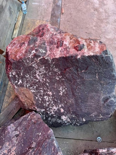 Камни для ландшафтного дизайна красно-фиолетовые 10-60 килограмм купить в Белгороде