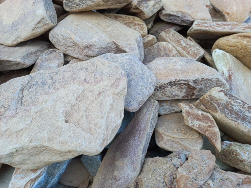 Златолит жёлтый, жёлто-зелёный глыбки и валуны для ланшафтного дизайна купить в Белгороде