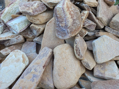 Златолит жёлтый, жёлто-зелёный глыбки и валуны для ланшафтного дизайна купить в Белгороде