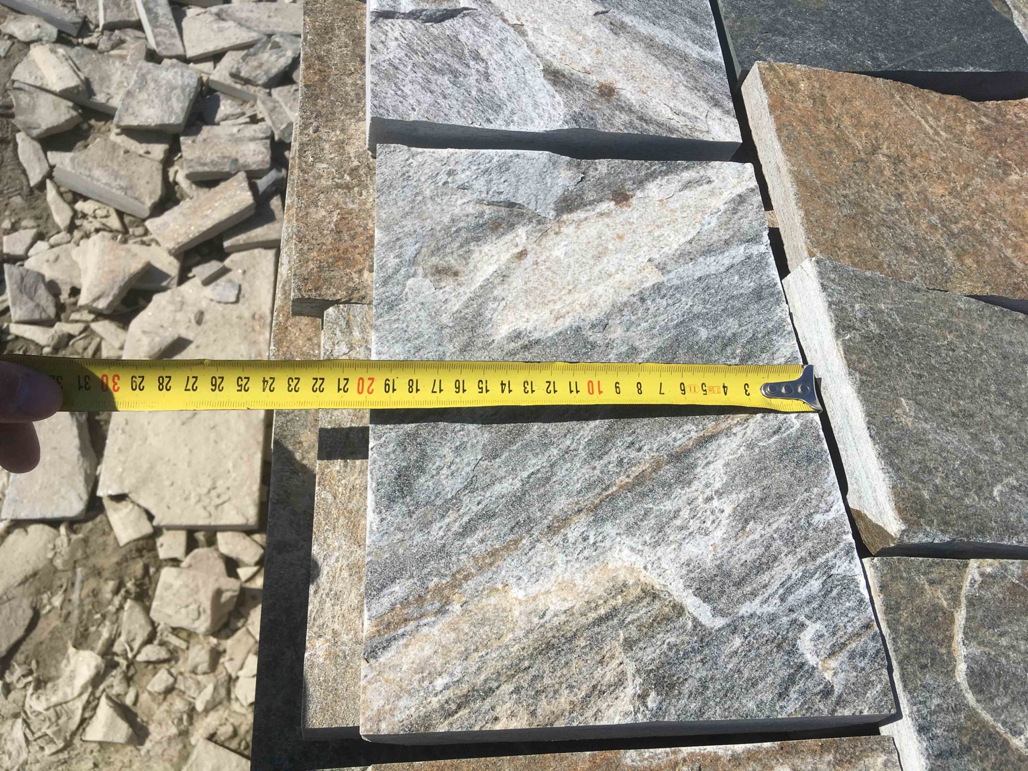 Плитка пилёная златолит Уральский для цоколя, отмостки купить в Белгороде