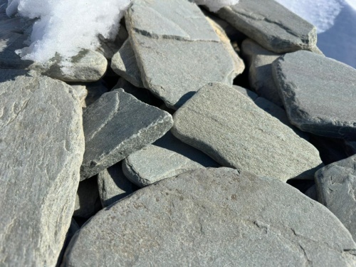 Плитняк златолит зелёный галтованный для цоколя купить в Белгороде