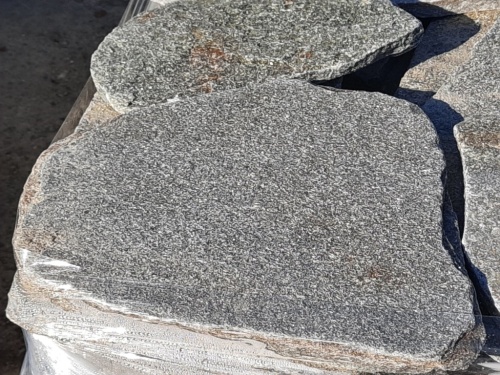 Златолит серебристый галтованный для лестниц купить в Белгороде