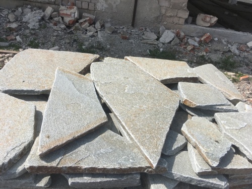 Златолит серебристый галтованный для лестниц купить в Белгороде